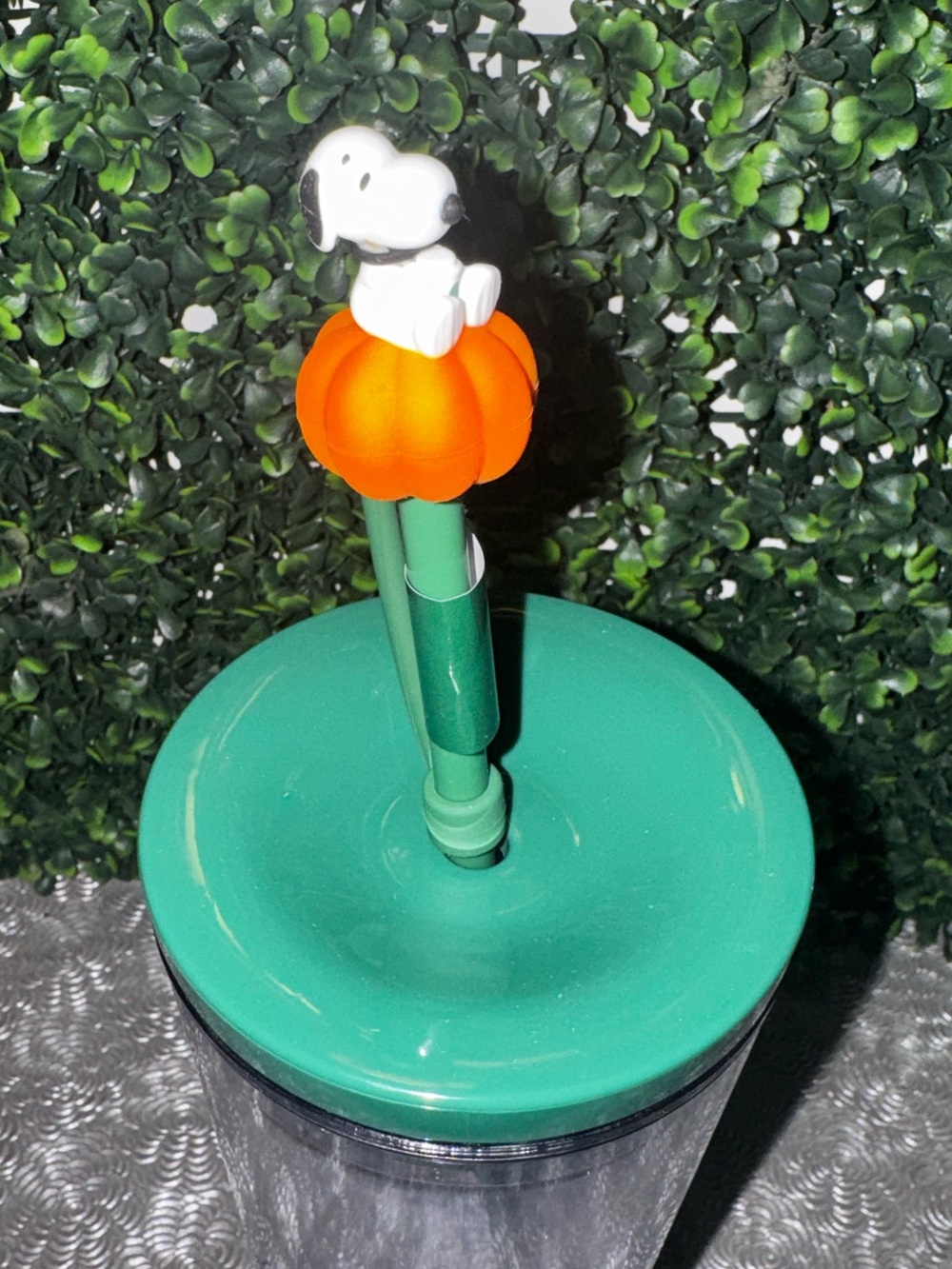 NWT🎃 Starbucks Peanuts 24oz Clear Cold Cup with Snoopy Silicone Stopper - Picture 2 of 5